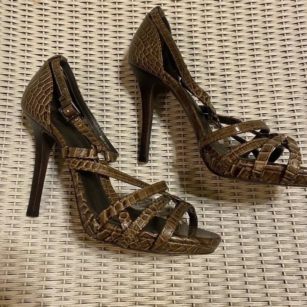 Tory Burch Brown Croc Embossed Sandals size 9